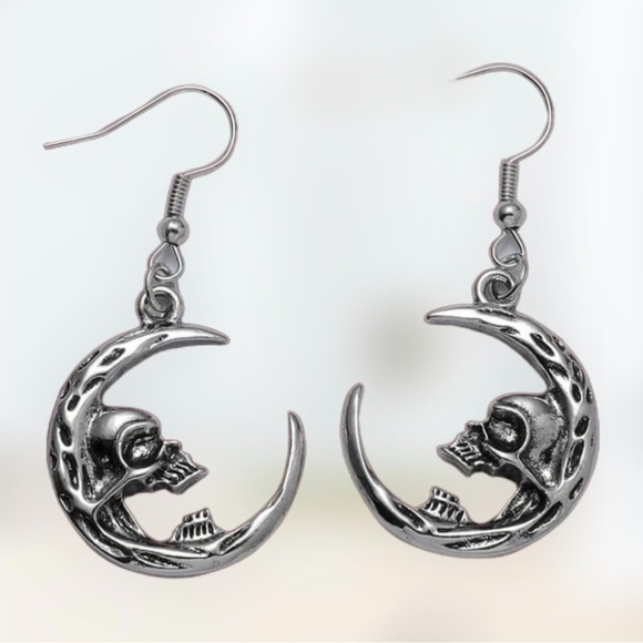 Trendy Goth Unisex Moon & Skull Face Silver Tone Dangle Earrings - Picture 1 of 3
